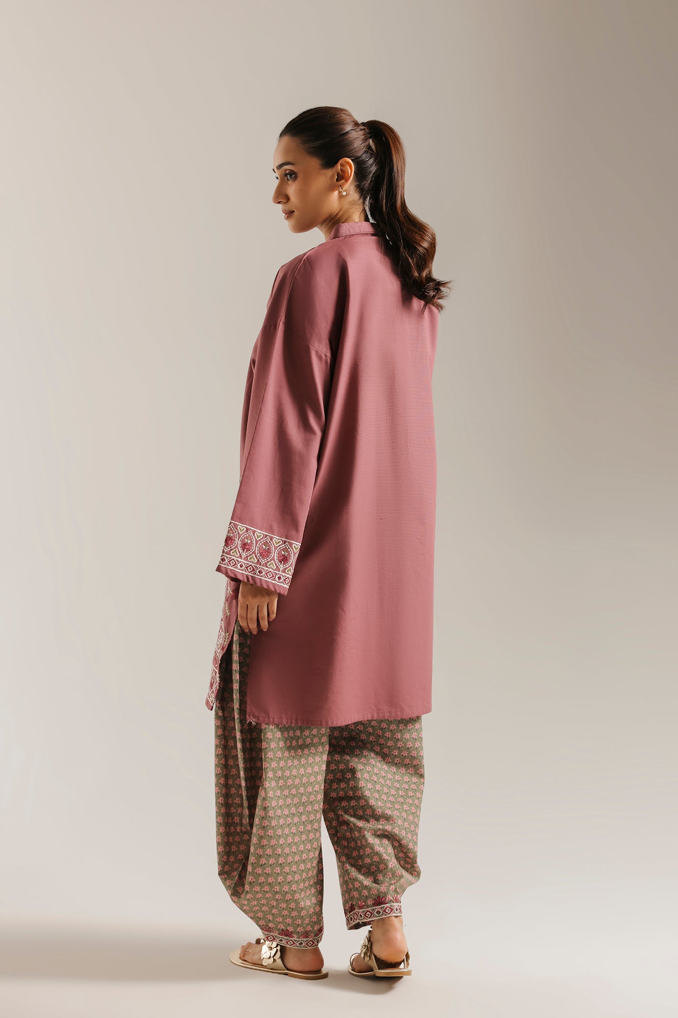 EMBROIDERED SUIT (E9382-102-527)