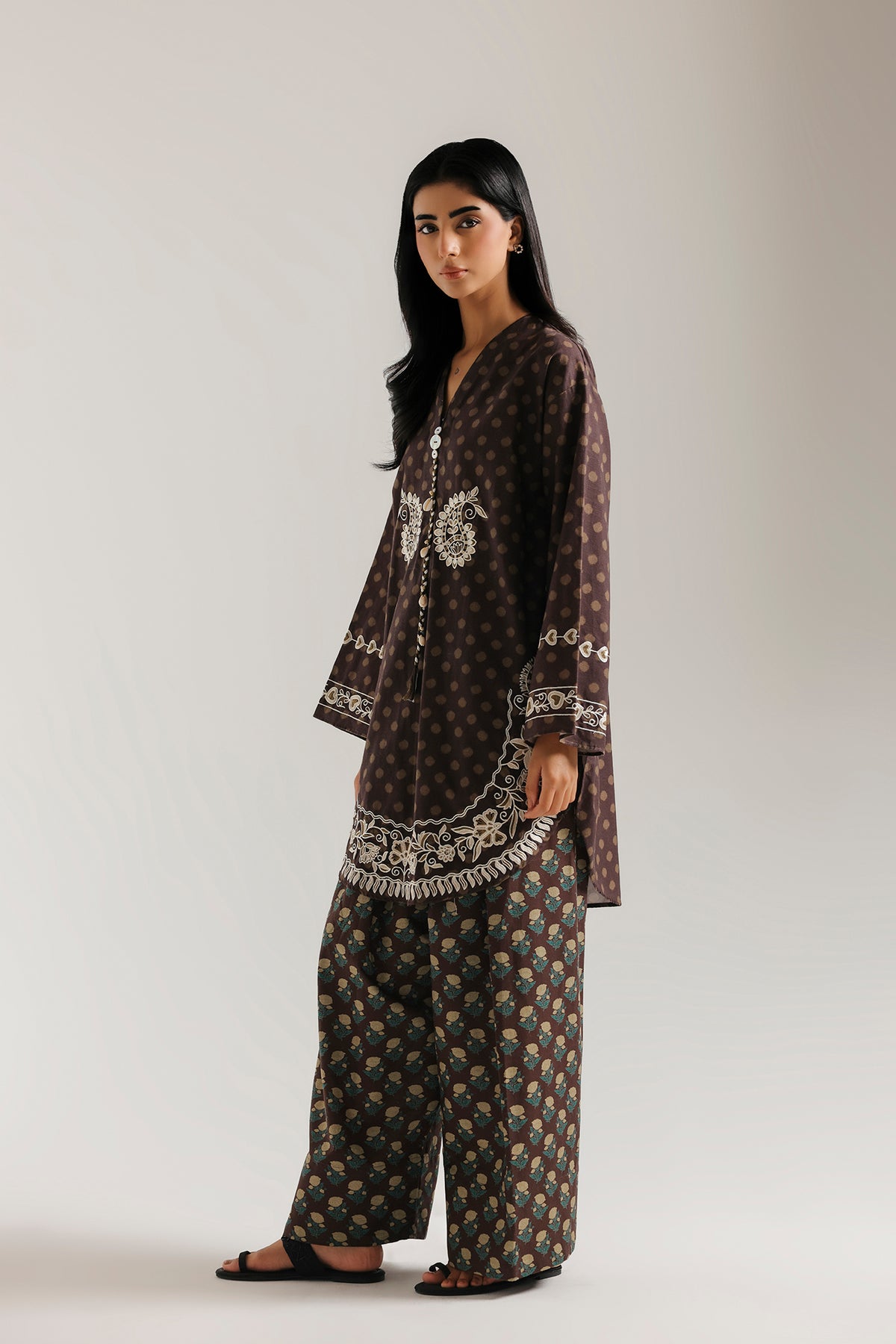 EMBROIDERED SUIT (E9384-102-802)