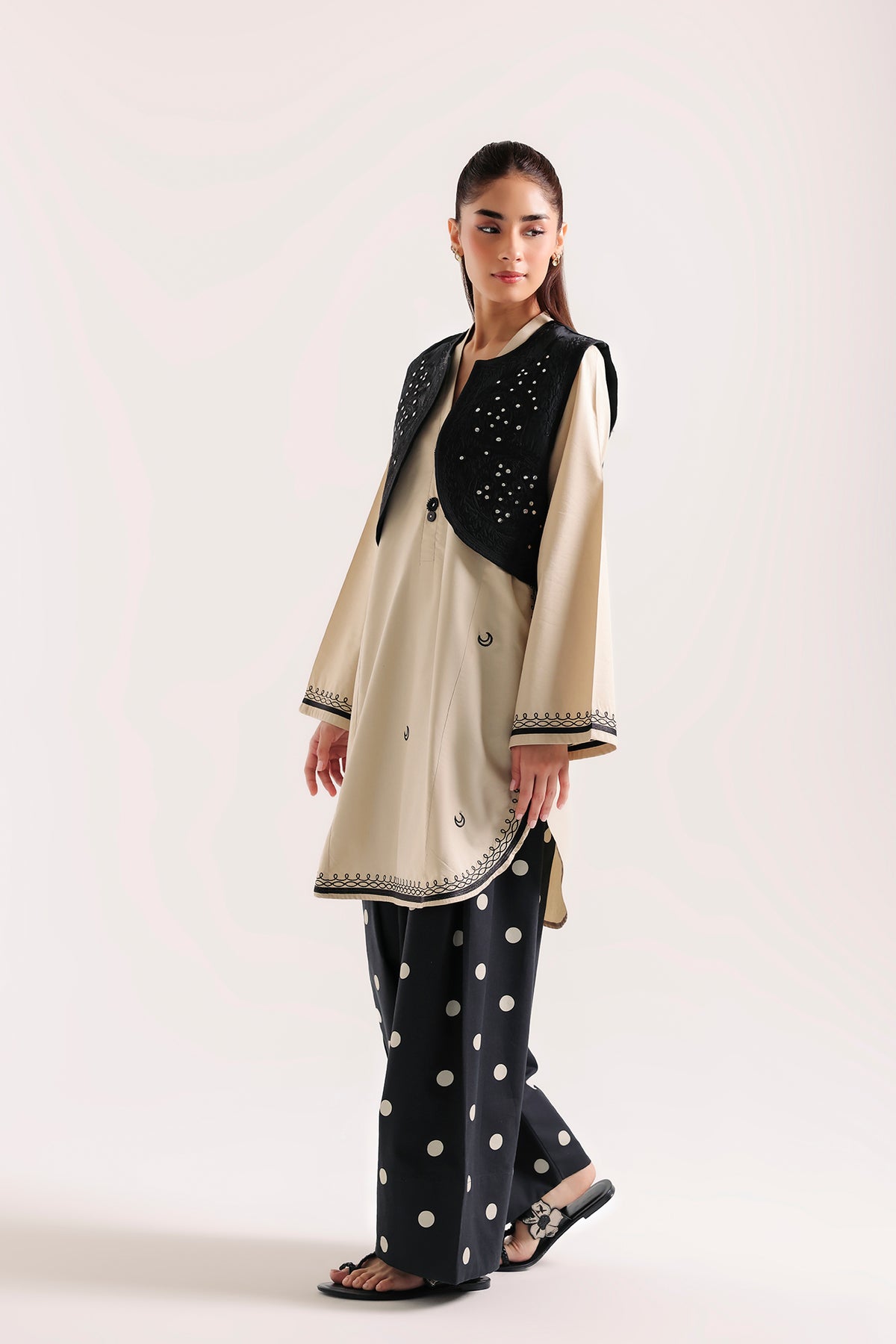 EMBROIDERED SUIT (E9417-102-004)