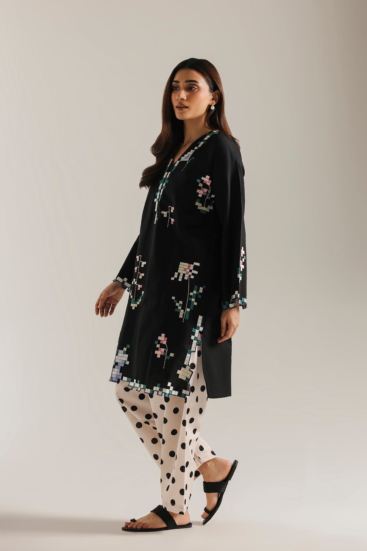 EMBROIDERED SUIT (E9450-102-902)