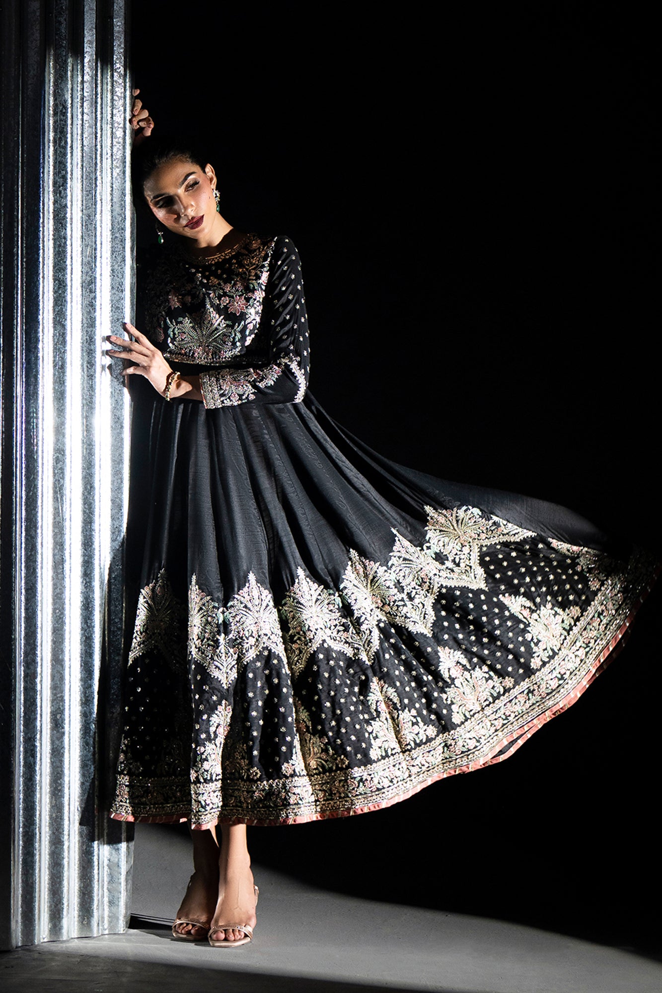 EMBROIDERED DRESS (E1123/104/902)