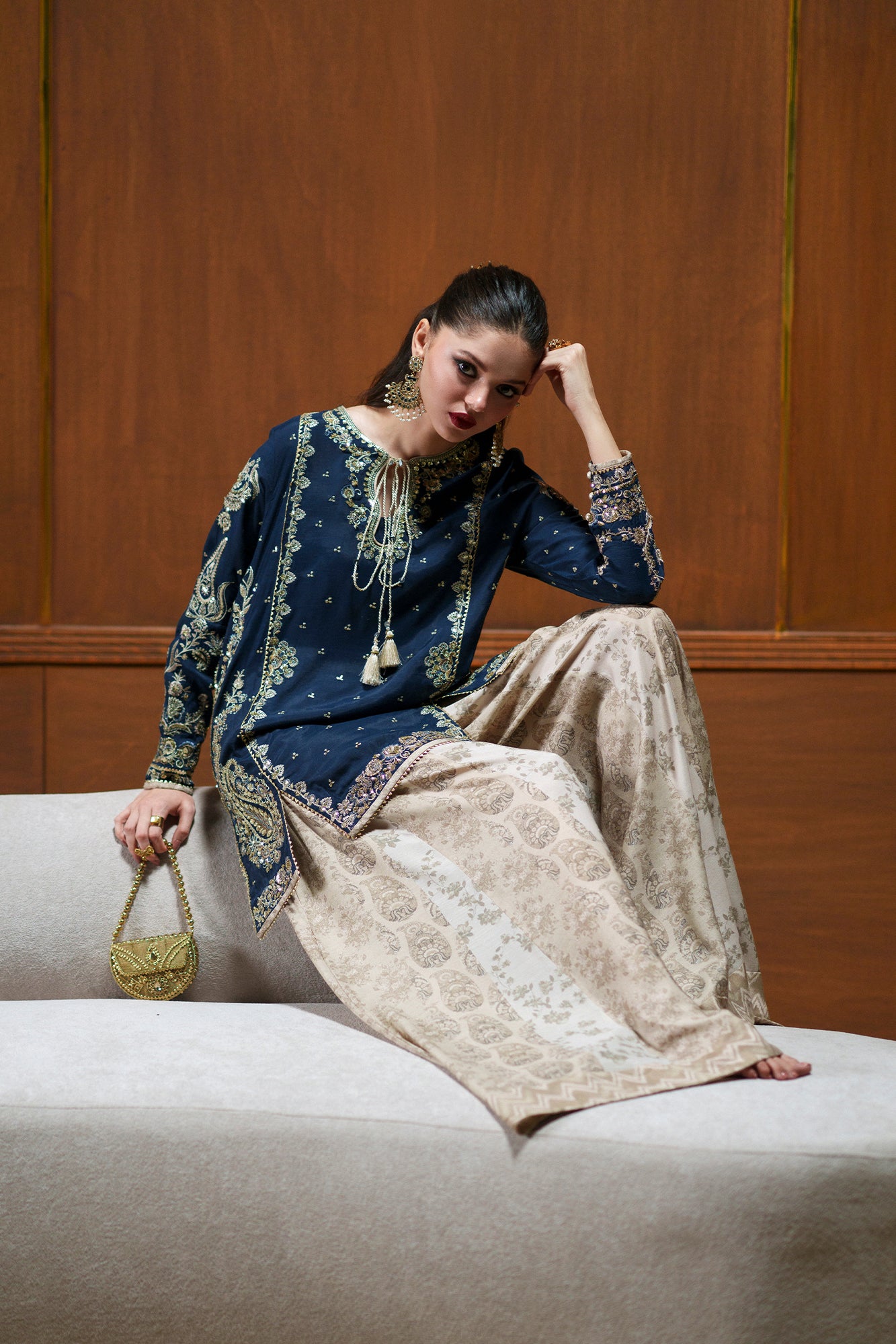 EMBROIDERED SUIT (E1110/104/623)
