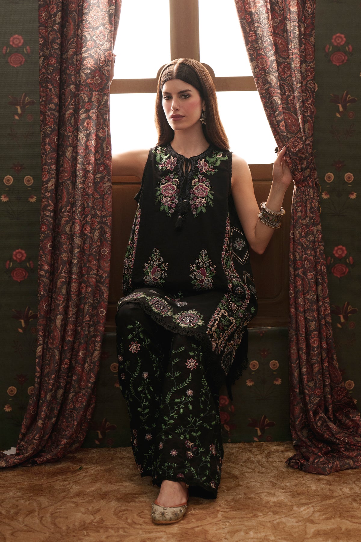 EMBROIDERED SUIT (E4905-103-901)