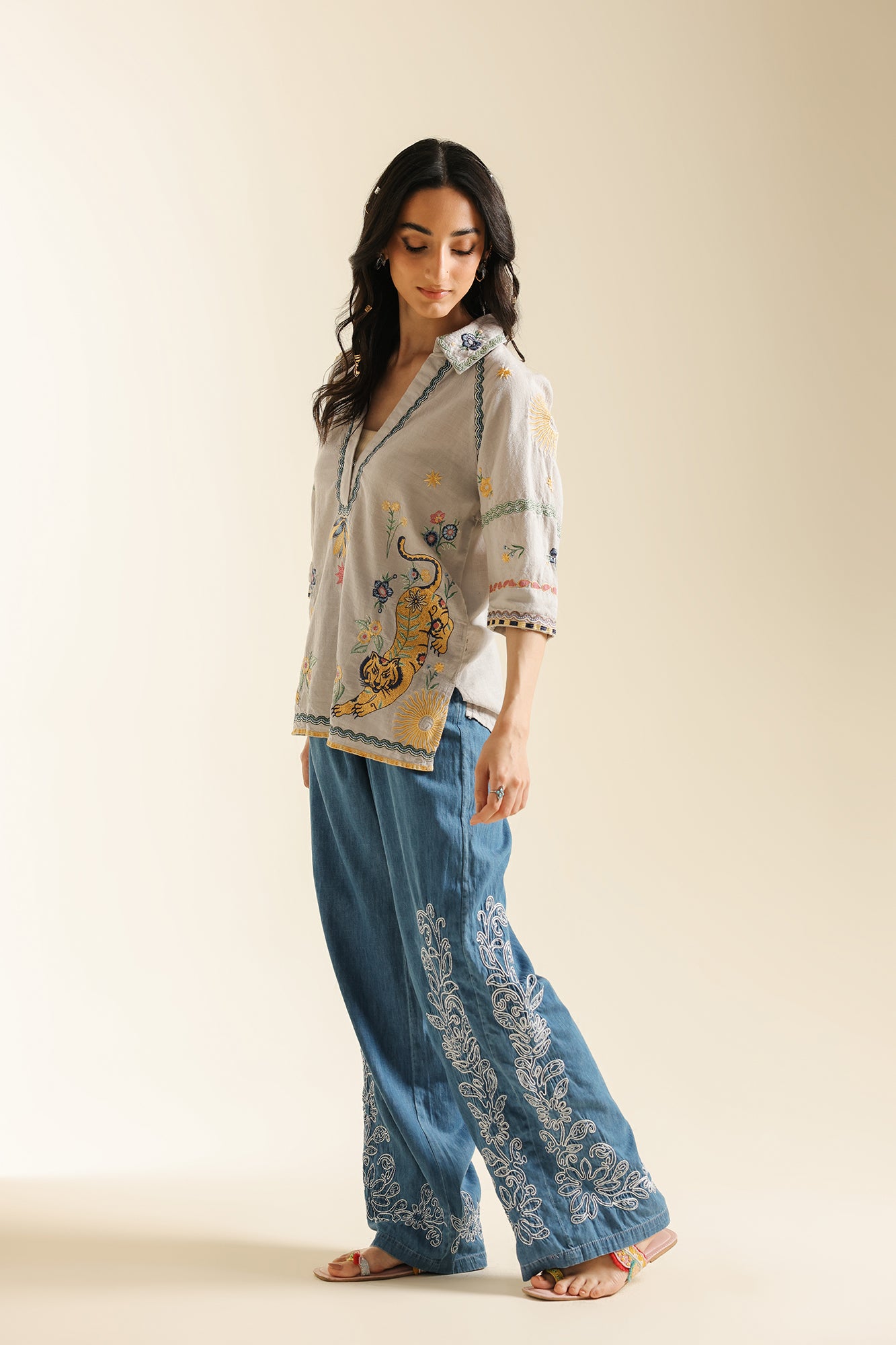 EMBROIDERED TOP (S3E119/912/0430)