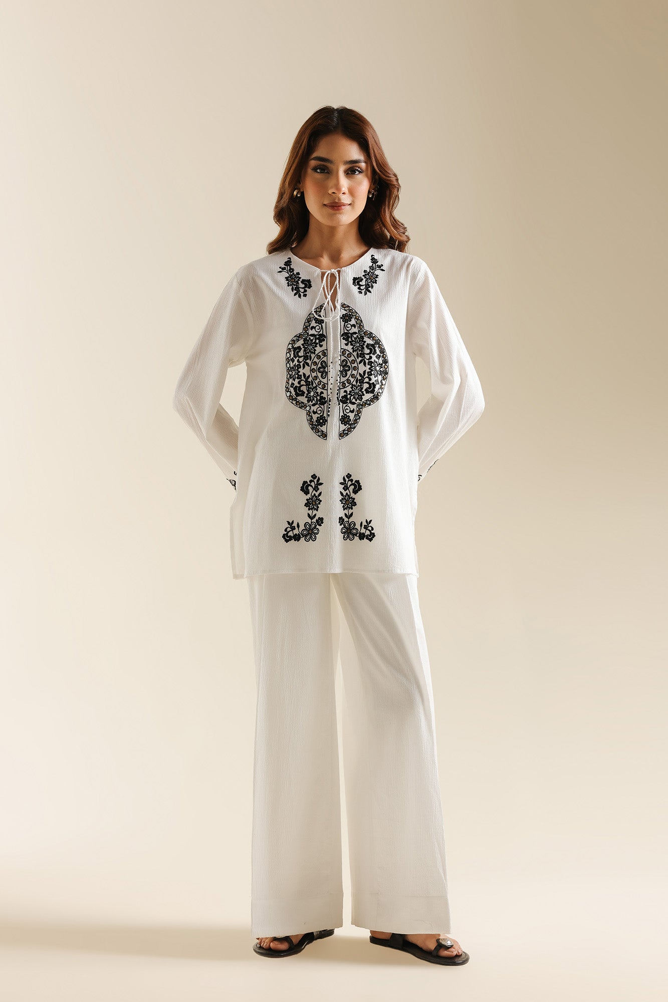 EMBROIDERED SUIT (S4E0584/119/002)