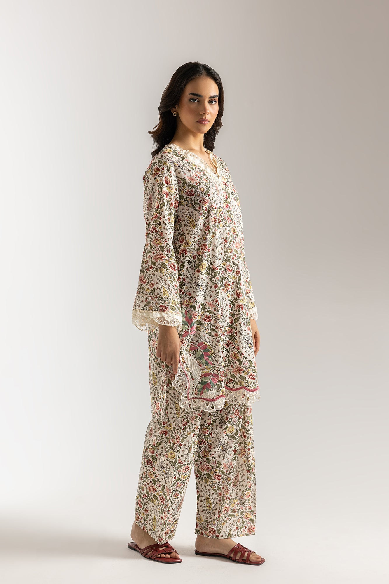 EMBROIDERED SUIT (S8E6396/102/002)