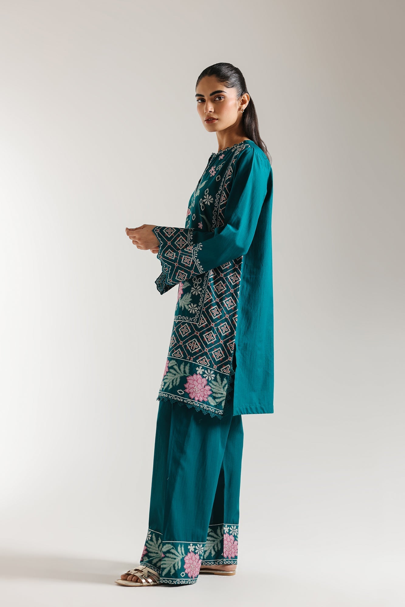 EMBROIDERED SUIT (S8E6458/102/613)