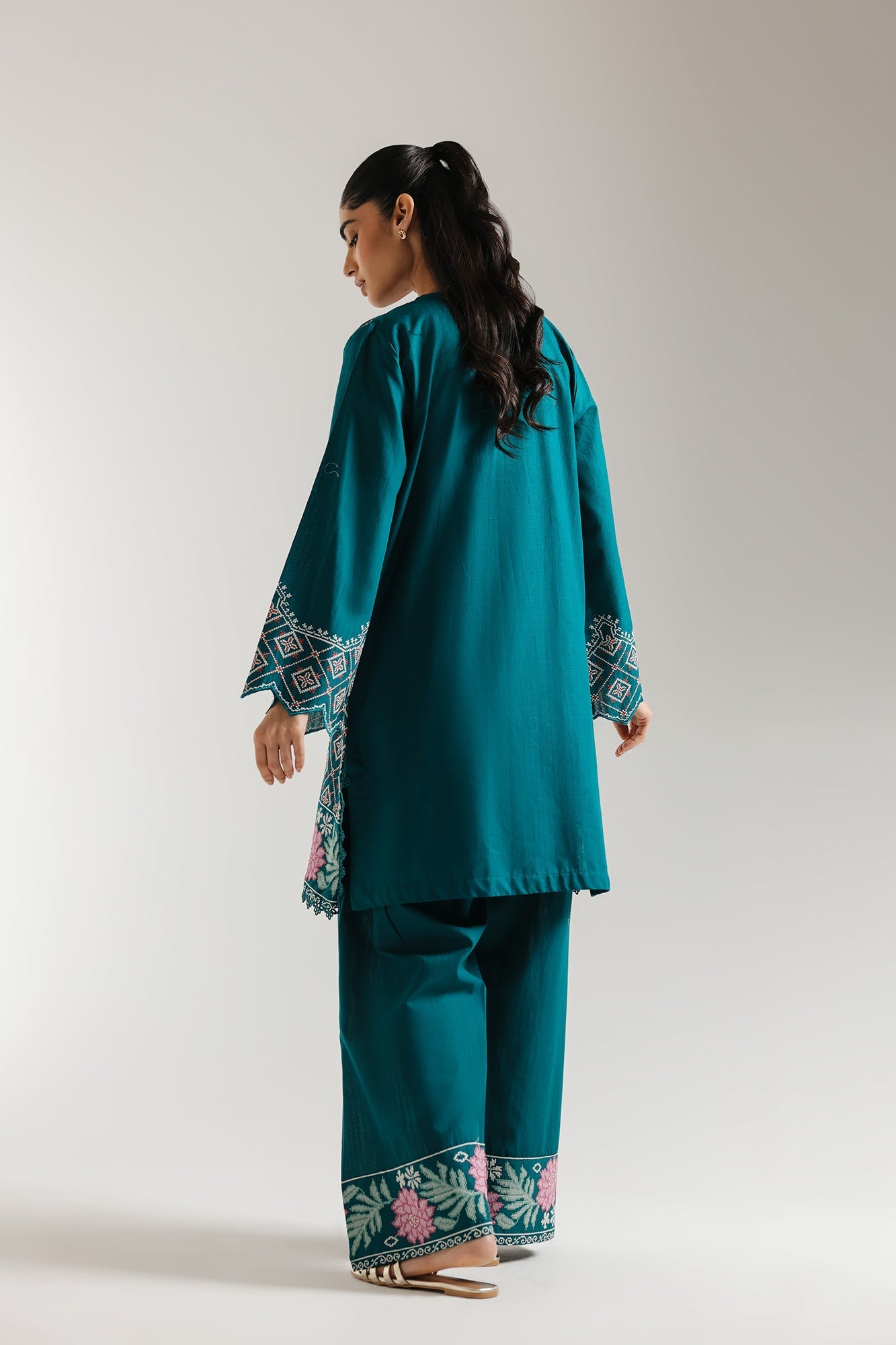 EMBROIDERED SUIT (S8E6458/102/613)