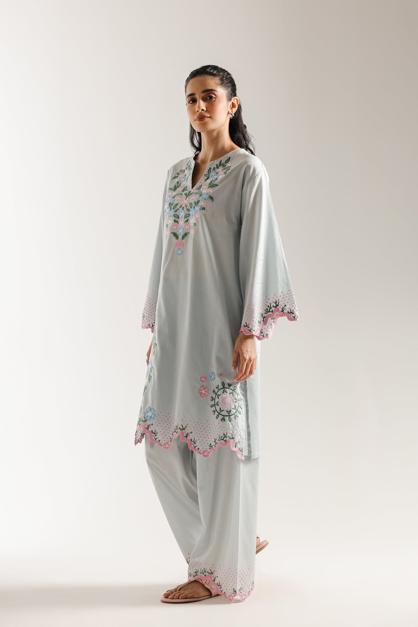 EMBROIDERED SUIT (S9E6547/102/617)